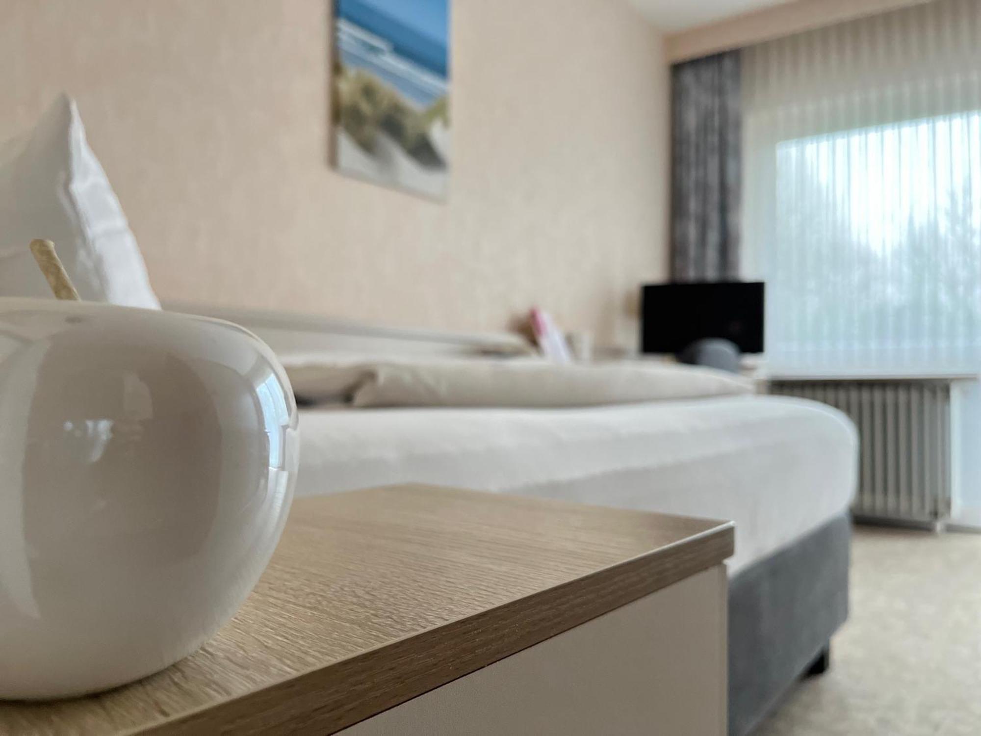 Hotel Zum Rosenteich Бад-Цвішенан Екстер'єр фото