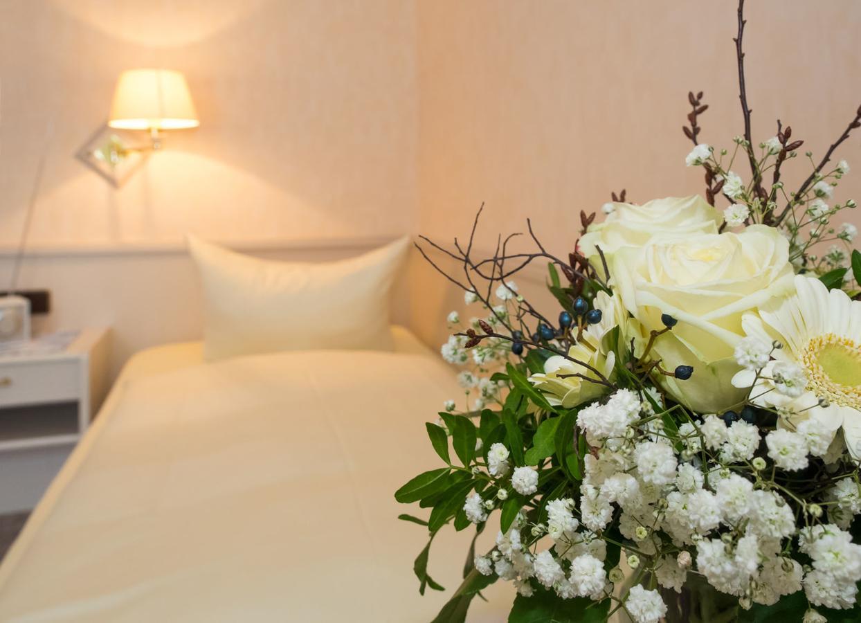 Hotel Zum Rosenteich Бад-Цвішенан Екстер'єр фото