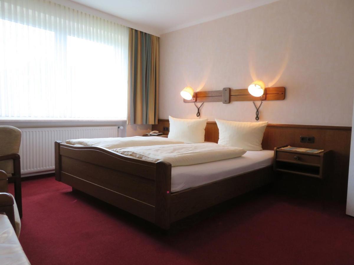 Hotel Zum Rosenteich Бад-Цвішенан Екстер'єр фото